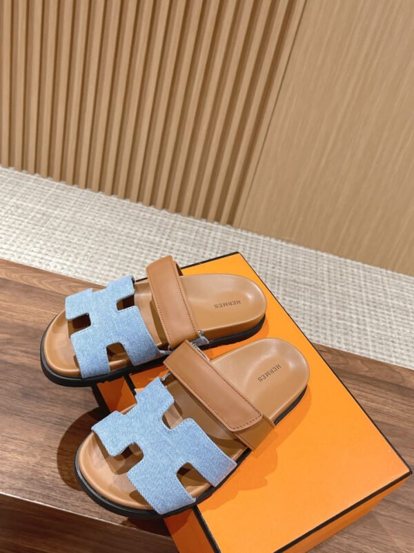 03724D5D-8C8F-126E-26FC-30170B0DB62F.jpg Hermes Unisex Chypre Sandal