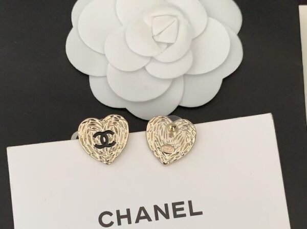 04544DD9-CFEE-4FF7-45DE-7545F30F783A.jpg Heart Lava Double C Earrings