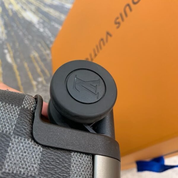 051DB599-EF22-6990-1F40-985B619B576B.jpg Louis Vuitton N23209 Horizon 55