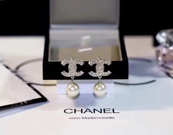 0838E9D0-3495-553E-87F3-22D9D42B741A.jpg jewelry19