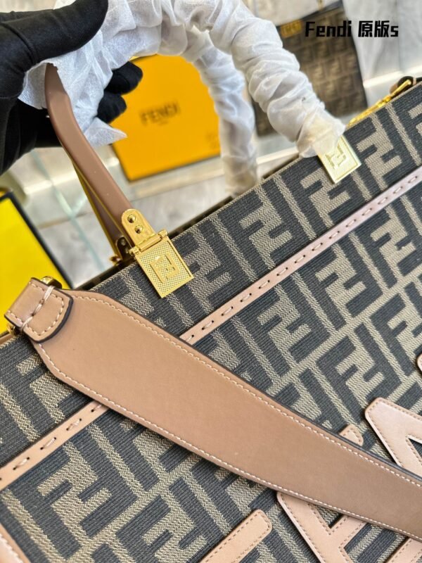 0A2CC433-793A-6591-366F-7512EE98132A.jpg Fendi Sunshine Large