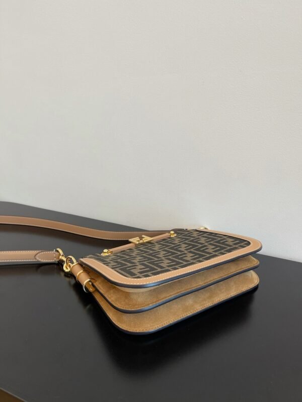 0DF48584-33ED-0CA9-F89F-F35A2EB78CFA.jpg Fendi Touch Bag