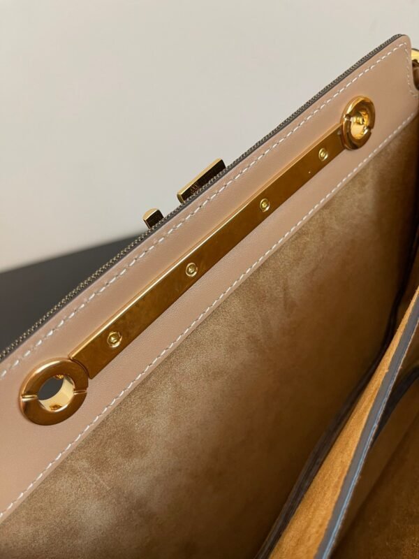 0F4928A3-F942-D94D-1C26-76A796BB6D75.jpg Fendi Touch Bag