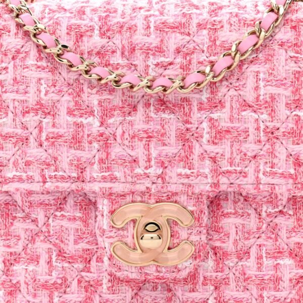 10F56403-75B3-5AE7-EDC7-36ED73E86F40.jpg Tweed Resin Quilted Mini Heart Square Flap Pink White