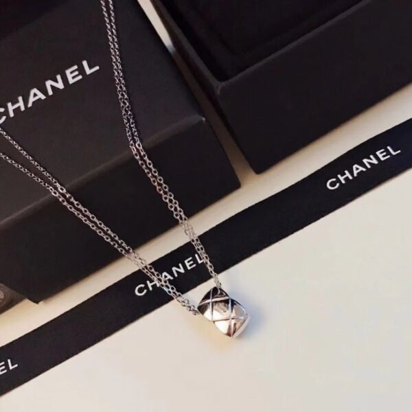 14BD9432-BF2F-11D3-13D9-860C6AE04346.jpg jewelry60