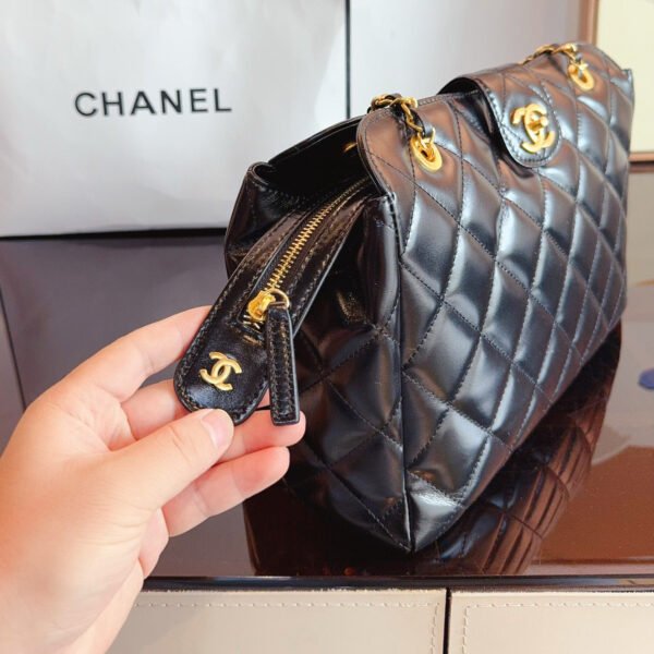 15EF1ECF-EE8E-01DC-B79E-4D7A03A1160F.jpg Hobo Handbag