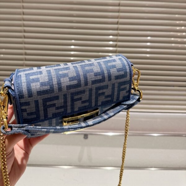 1ACB6999-F1F3-9EB7-91B8-1E07F92D80CF.jpg Fendi Baguette Mini