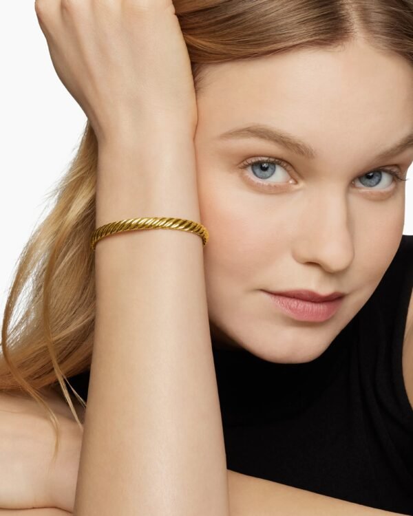 1B5B63F4-AA01-8B3A-C15E-FA394C88ABA0.jpg Sculpted Cable Bangle Bracelet 18K Yellow Gold, 6.2mm