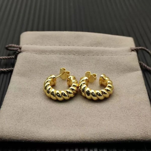 1D282D36-7F4E-4EF1-9D09-6D6D6D15DFF0.jpg Sculpted Cable Shrimp Earrings 18K Yellow Gold , 20.5mm