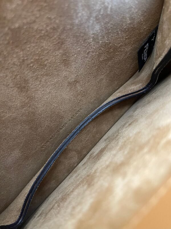 1F4B56B2-E28D-E563-4AD8-32EE1261287E.jpg Fendi Touch Bag