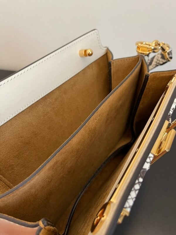 218AACDB-E55C-7F5E-9F0D-6352C9452333.jpg Fendi Touch Bag