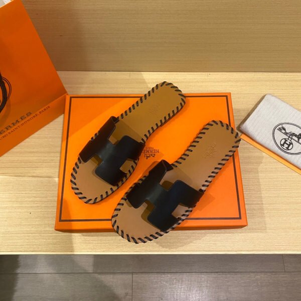 234D22F9-5129-B6CE-D304-2C2AC54B1BBC.jpg Hermes Women's Oran Sandal