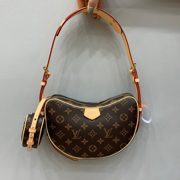 2418558B-7177-30C1-4097-26C368B067CC.jpg Louis Vuitton Monogram Canvas Croissant MM M46828