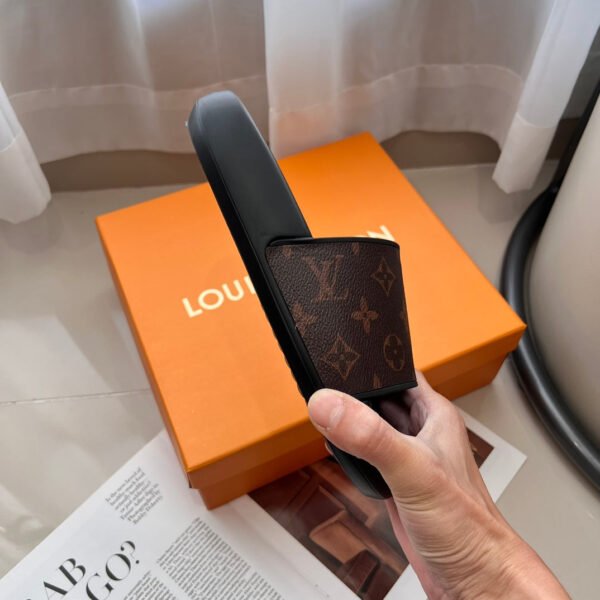 Louis Vuitton Unisex Pool Pillow Comfort Sandal