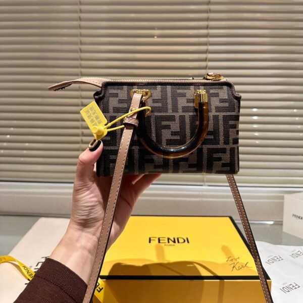25A87D73-AEFE-8F3A-7CE3-4191B05AEBD5.jpg Fendi By The Way Mini