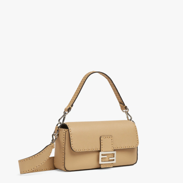 25F51503-4499-DF1C-22F5-EF1CDC794CEC.png Fendi Baguette Medium
