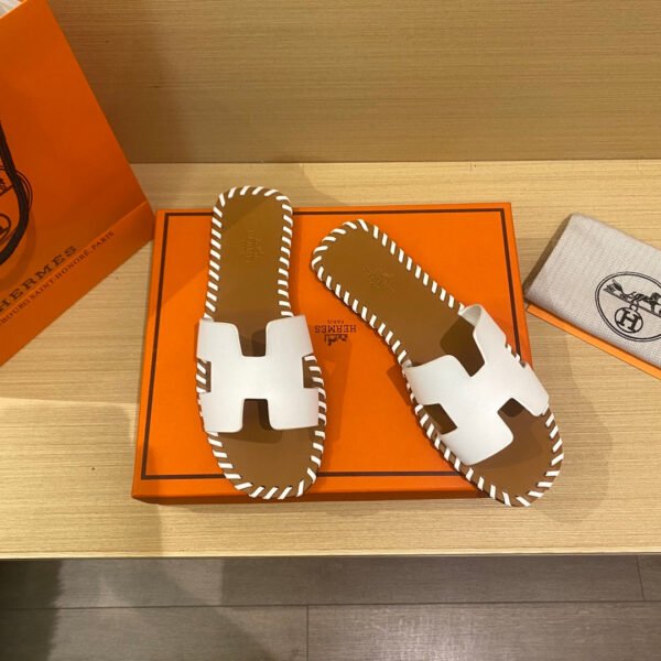 26E222EA-BA74-7D79-63C3-AC2E24A1822D.jpg Hermes Women's Oran Sandal