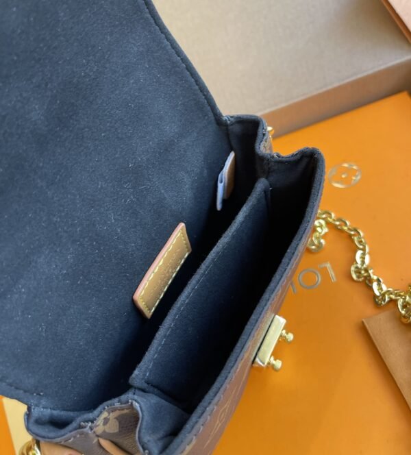 27307604-1816-0DD9-4FB0-43F5A7FAD7A7.jpg Louis Vuitton MICRO MÉTIS Chain Bag M81267