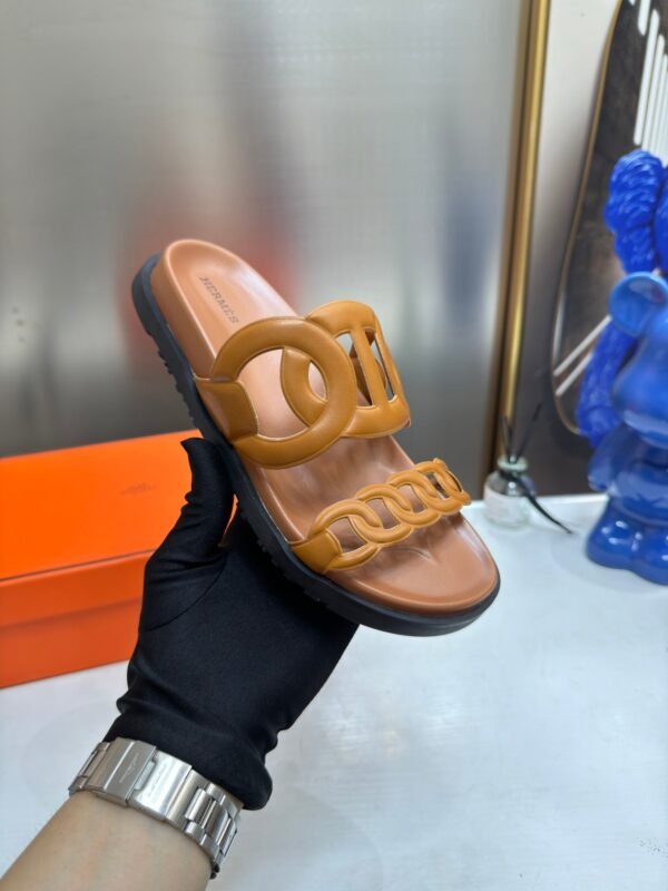 27F1CC7B-5B85-88B5-765E-CD3815202B15.jpg Hermes Women's Extra Sandal