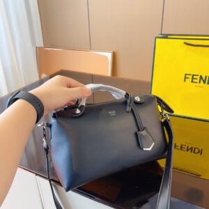 29BCE628-5B4E-7364-F24B-6D6754D1360D.jpg Fendi By The Way Medium