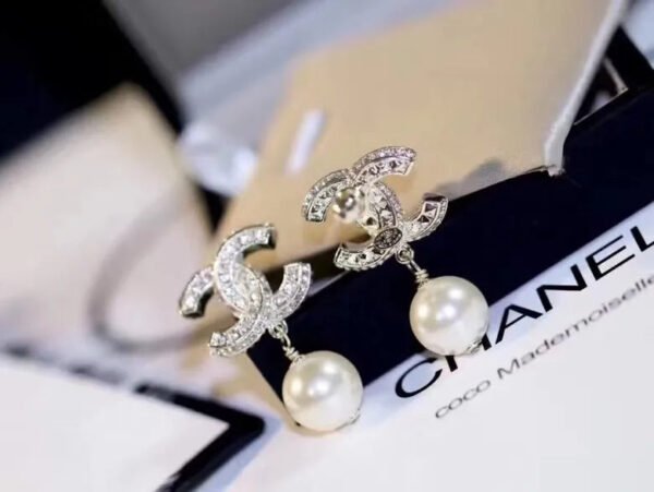 2B470353-D319-7F0D-549F-ABF58A05AE28.jpg jewelry19