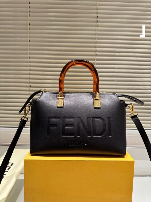 2C0B750C-F925-9AAF-AE74-C3259EF6CCC1.jpg Fendi By The Way Medium - White