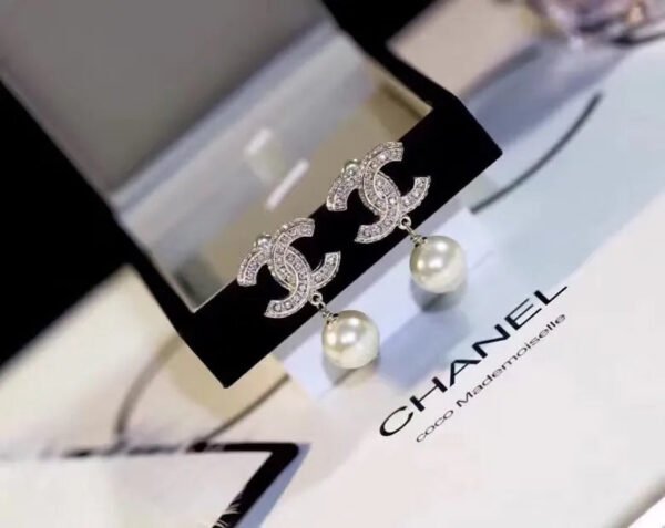 2C316505-CE3A-8382-700F-1EF2DA4A501C.jpg jewelry19