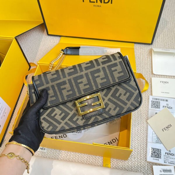 2CEBDC3C-4A26-8291-0CAC-7892AD58BF88.jpg Fendi Baguette Chain Midi