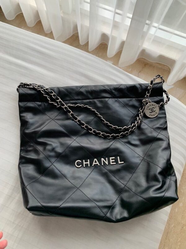 2E71C384-26CB-AF77-EF0A-AEF4CBA317C9.jpg 22 Handbag - Black