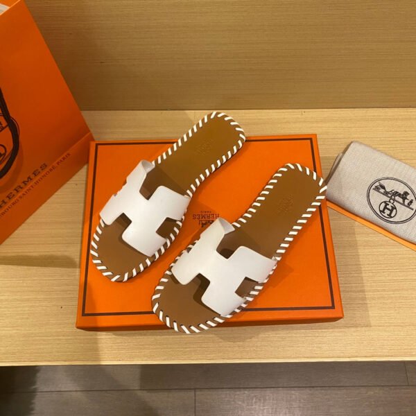 2F9900B7-67C4-1B0E-7665-6A9FDA032803.jpg Hermes Women's Oran Sandal