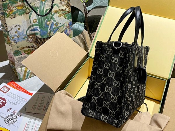 2FCF5572-0AB2-AF10-A428-E4B5B811AAD0.jpg Ophidia medium tote bag