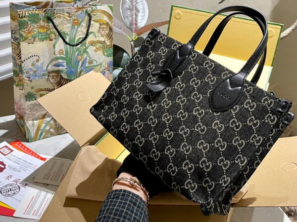 326F3D42-247F-F90D-7B5D-807D745254CD.jpg Ophidia medium tote bag