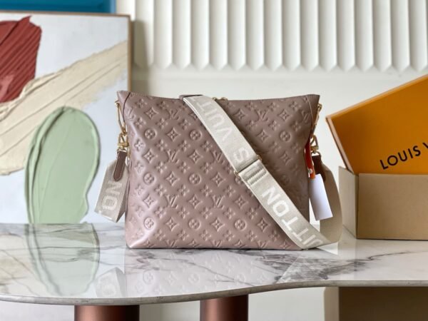 Louis Vuitton M12071 Coussin Hobo MM