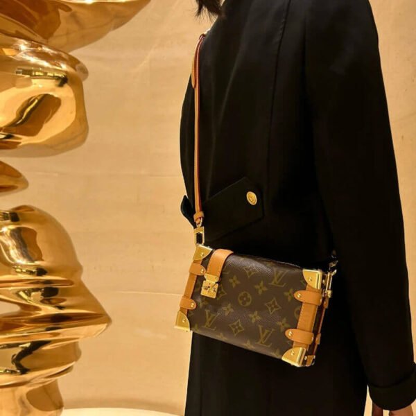 33090024-F26E-DDFD-FFC9-4AA3EA4B14E0.jpg Louis Vuitton M46815 Side Trunk PM