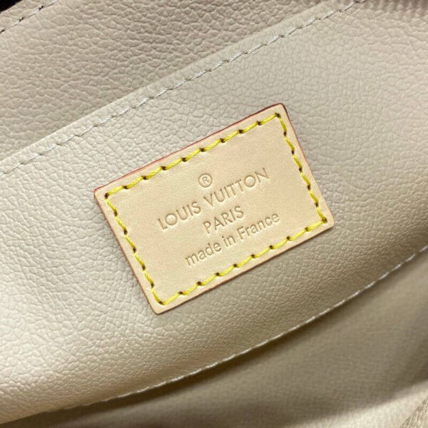 Louis Vuitton Cosmetic Pouch MM M46579