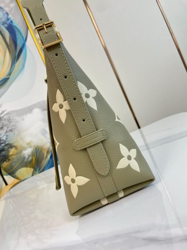 Louis Vuitton M46672 CarryAll PM