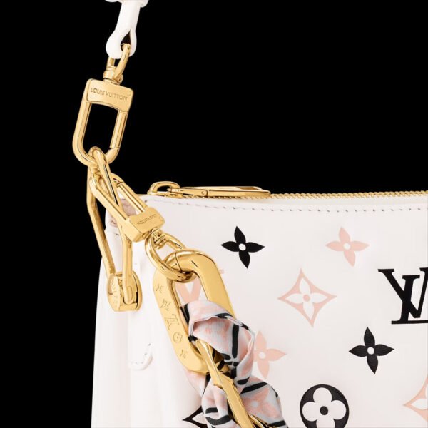 359FD2FA-DED5-C53B-DA0A-8A13D13C34E3.jpg Coussin BB M22954