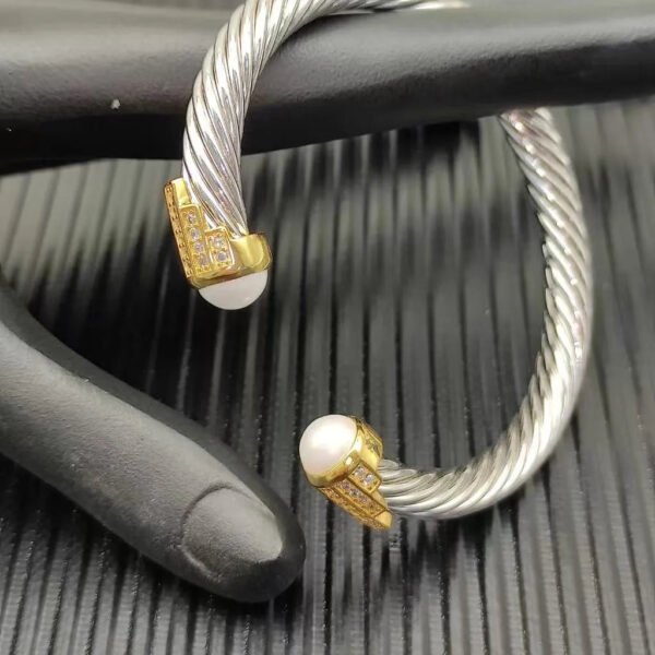 36746CBC-BC28-DAA1-D6BE-9A830B255744.jpg 7mm Cable Bracelet with Pearls & Diamond Accents ??Gold Cap