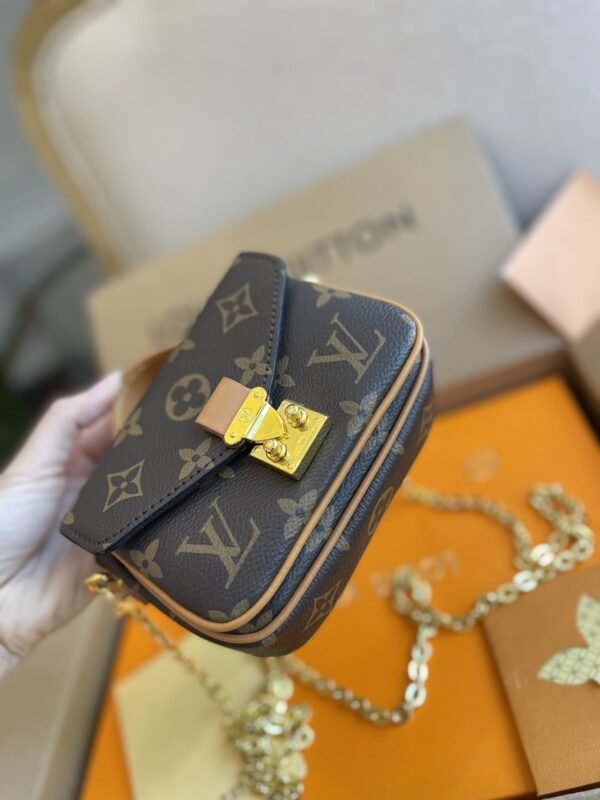 369F2F38-C568-B14A-C3B8-2897D3B76BBF.jpg Louis Vuitton MICRO MÉTIS Chain Bag M81267