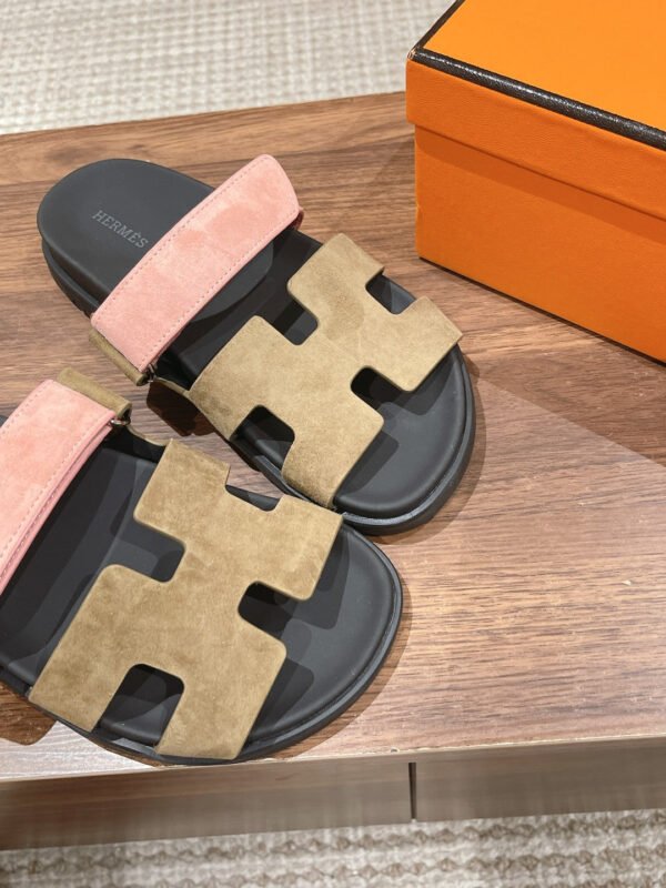 3C061D88-65C3-4BE3-3430-44A8E9289688.jpg Hermes Unisex Chypre Sandal