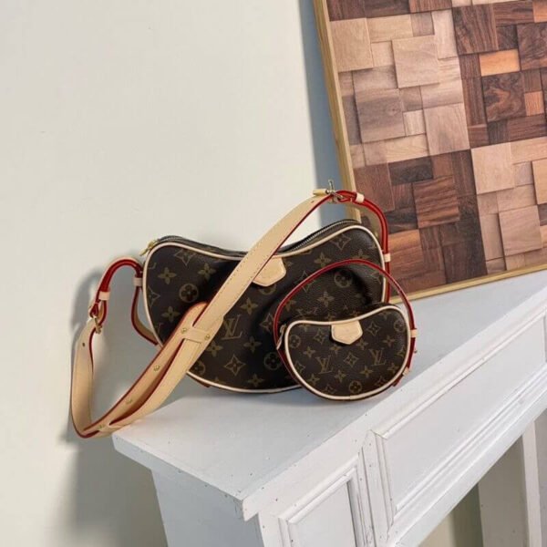 3DBC6386-DBFE-46D7-7CB6-DDA66902FA1F.jpg Louis Vuitton Monogram Canvas Croissant MM M46828