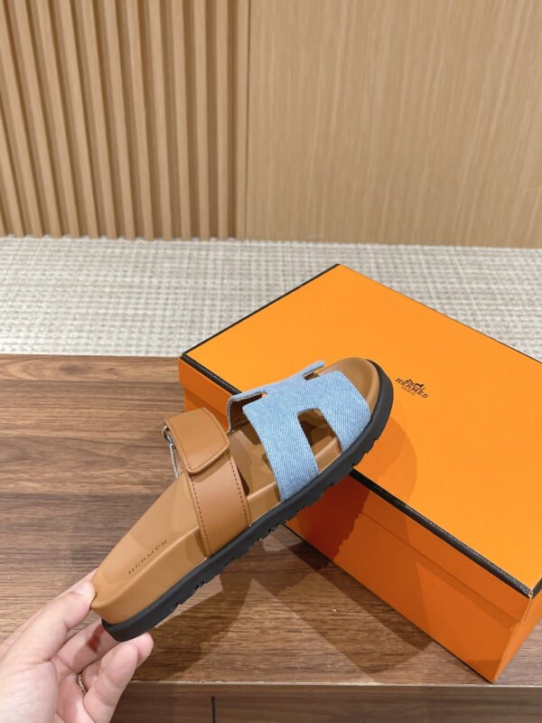 40AF13DA-7993-C4F1-6607-857E1A3452A7.jpg Hermes Unisex Chypre Sandal