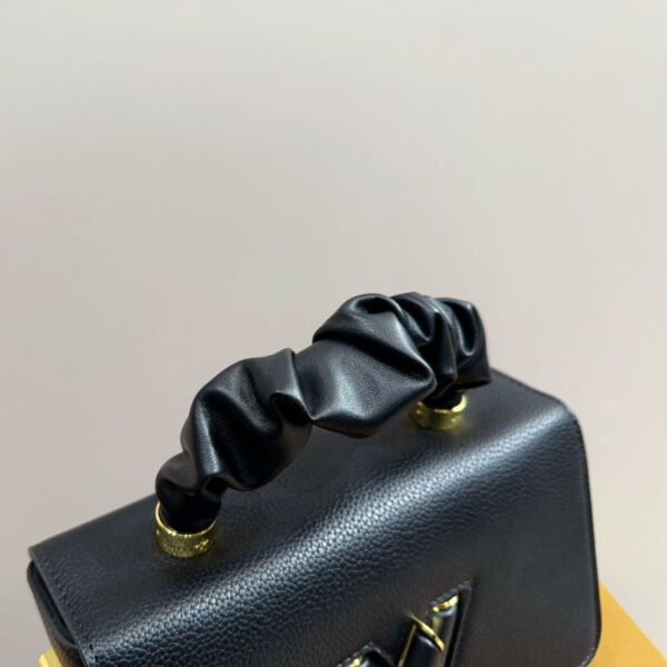 442D2697-15D3-2801-B547-F41E0C0452EA.jpg Twist One Handle PM - Black