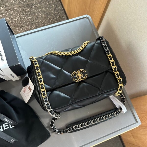 19 HANDBAG - Black