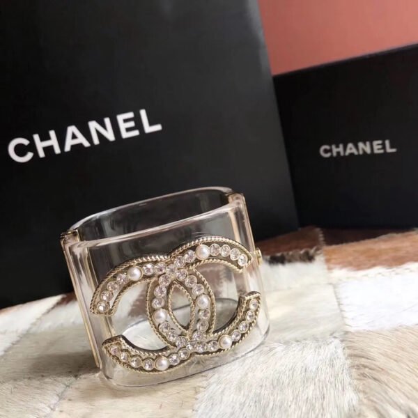 485E7BAD-4FC8-7B01-6BBE-D627307EBE36.jpg jewelry1