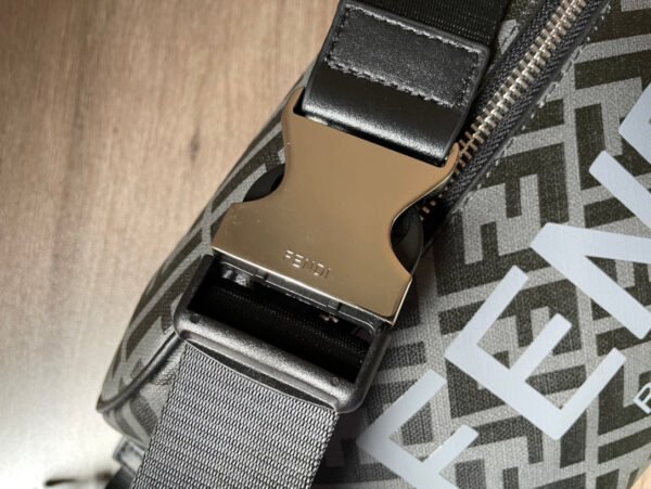 48B5F3B0-9CBD-4FFB-5C1B-E28E85F8FECE.jpg Fendi Belt Bag