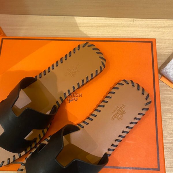 4DD6FD75-365A-CF7D-4113-D9C208CE6D90.jpg Hermes Women's Oran Sandal