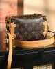 4DF9AAE9-AF58-087B-716B-9A26EC8FFDF7.jpg Louis Vuitton M46815 Side Trunk PM