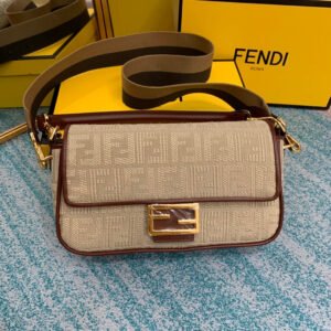 4E925CFE-4445-5E74-7E99-5A48F60E94C6.jpg Fendi Baguette Bag
