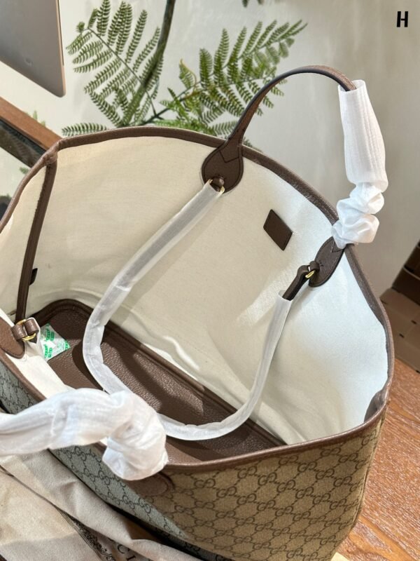 4EE476DC-7848-05DD-7CD8-97B167CA1B22.jpg OPHIDIA LARGE TOTE BAG